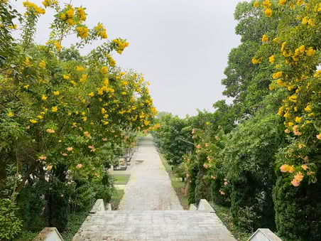 フート省墓地公園のTHIEN LONG寺入り口